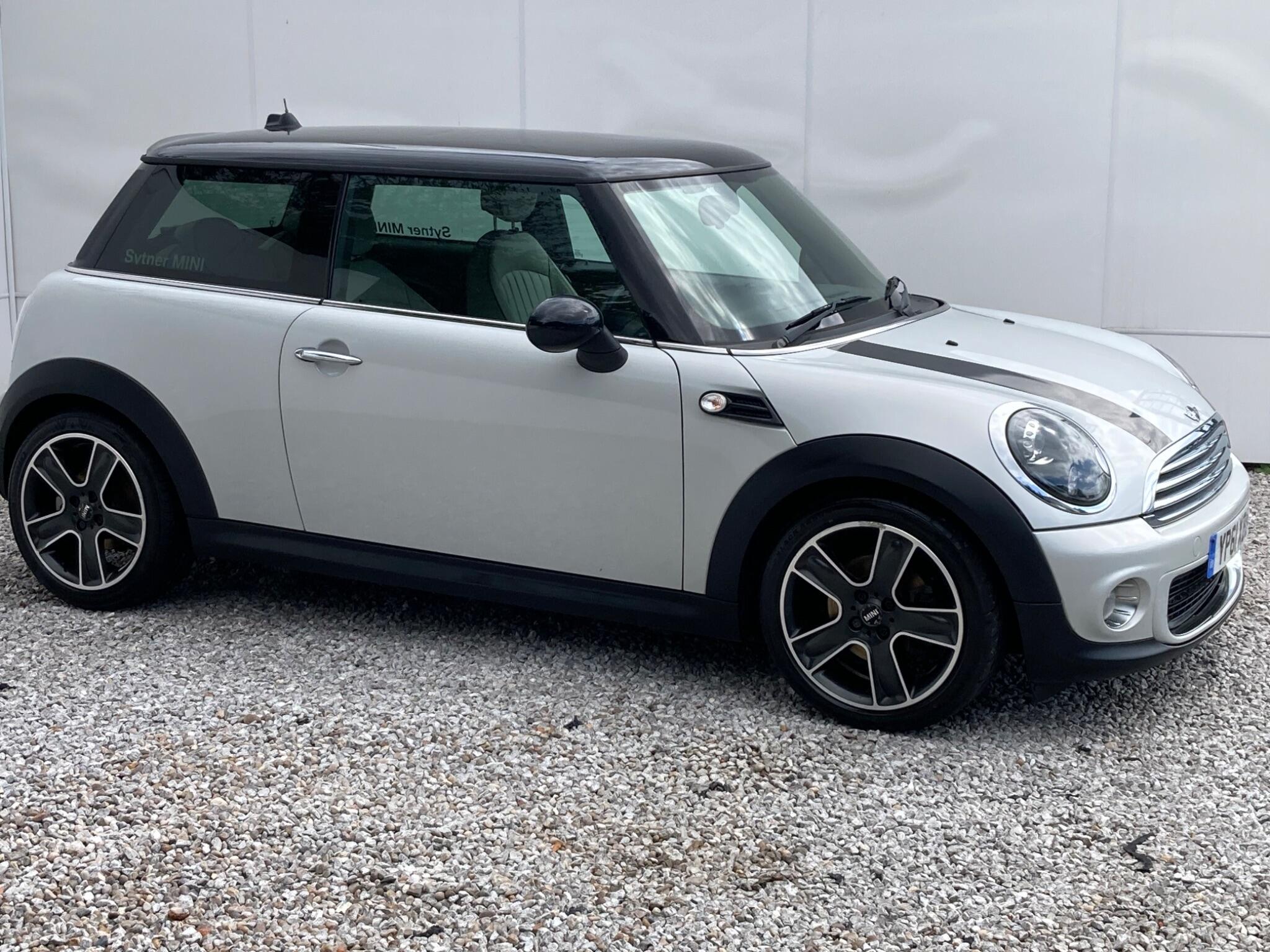 2011 MINI Hatch image 21