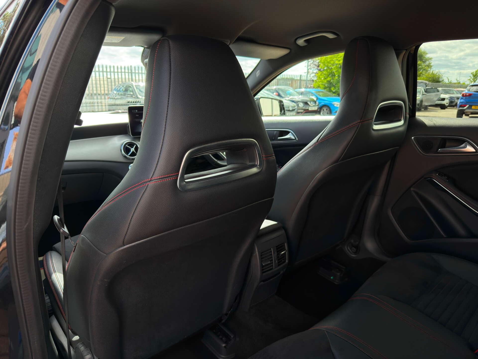 Mercedes-Benz Gla view 23