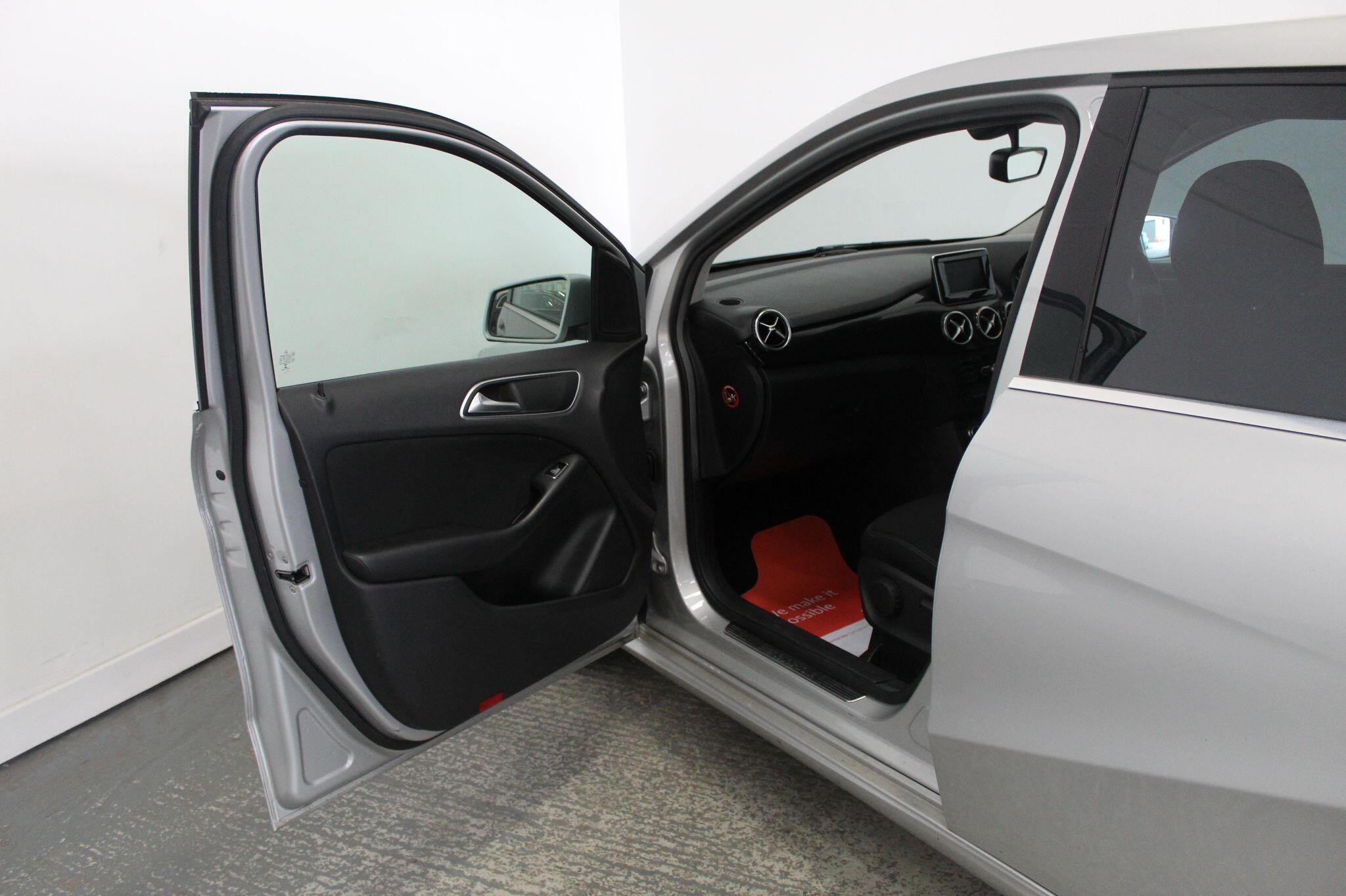 Mercedes-Benz B-Class view 25