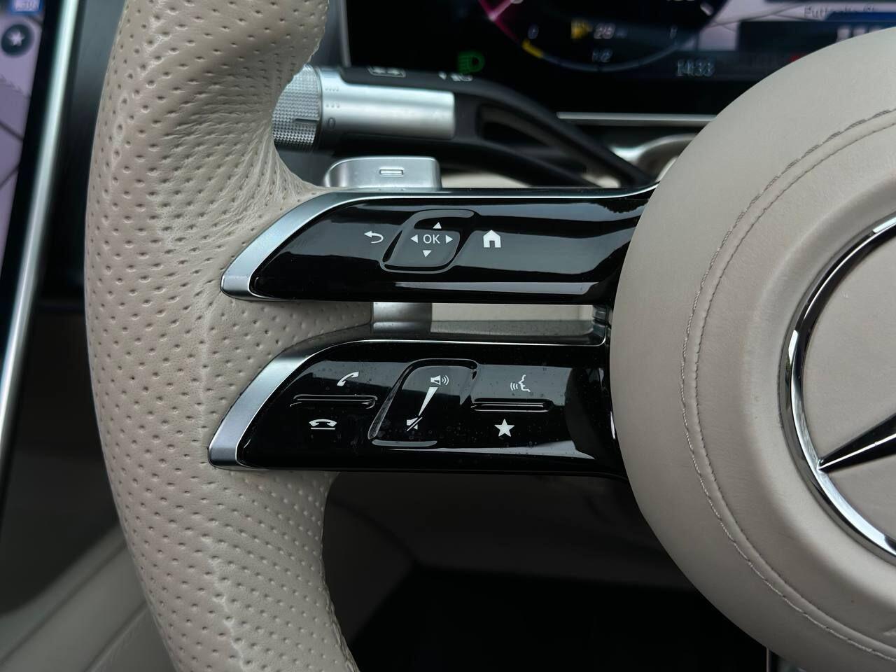 Mercedes-Benz S-Class view 24