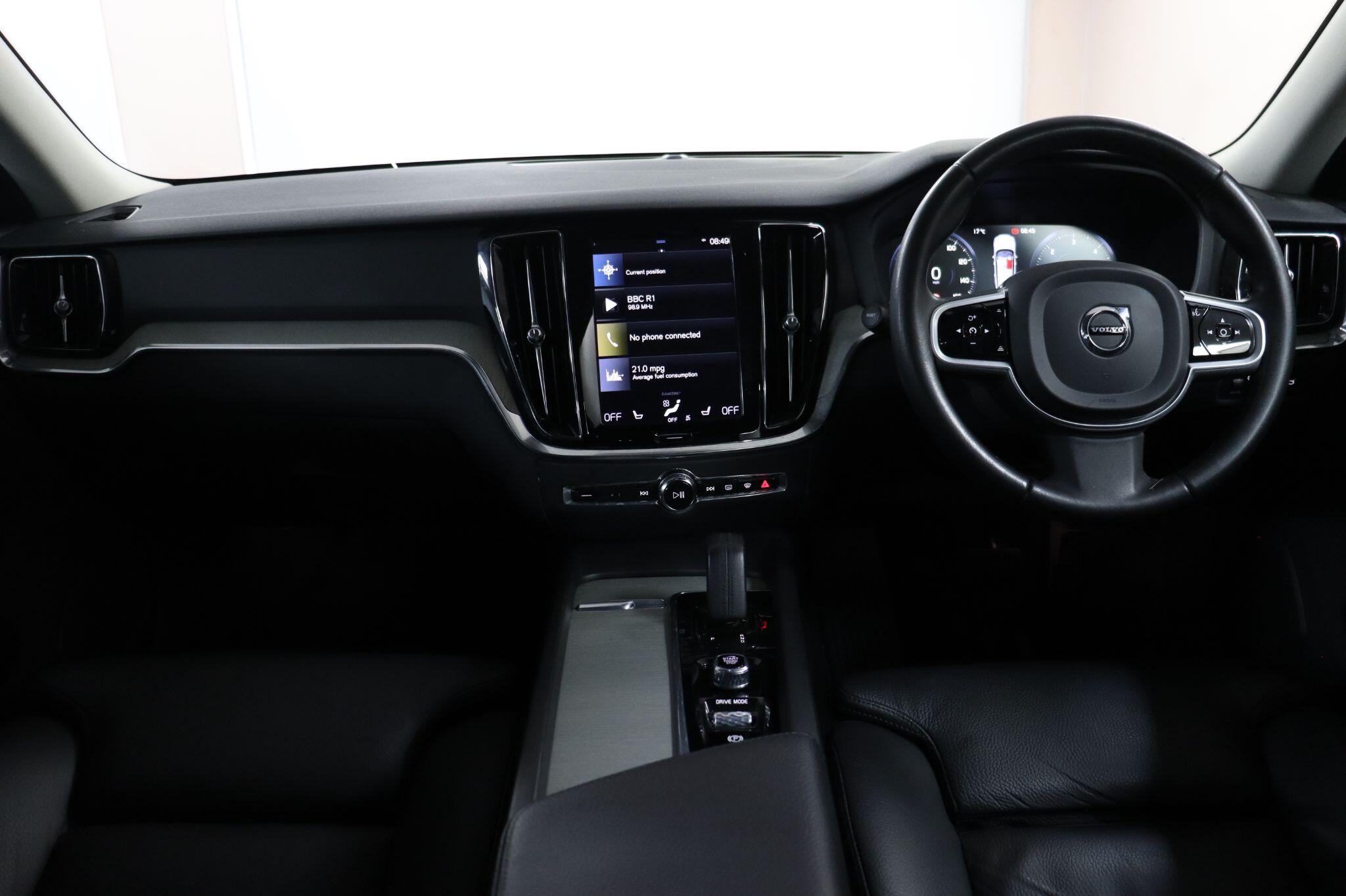 Volvo V60 Cross Country view 41