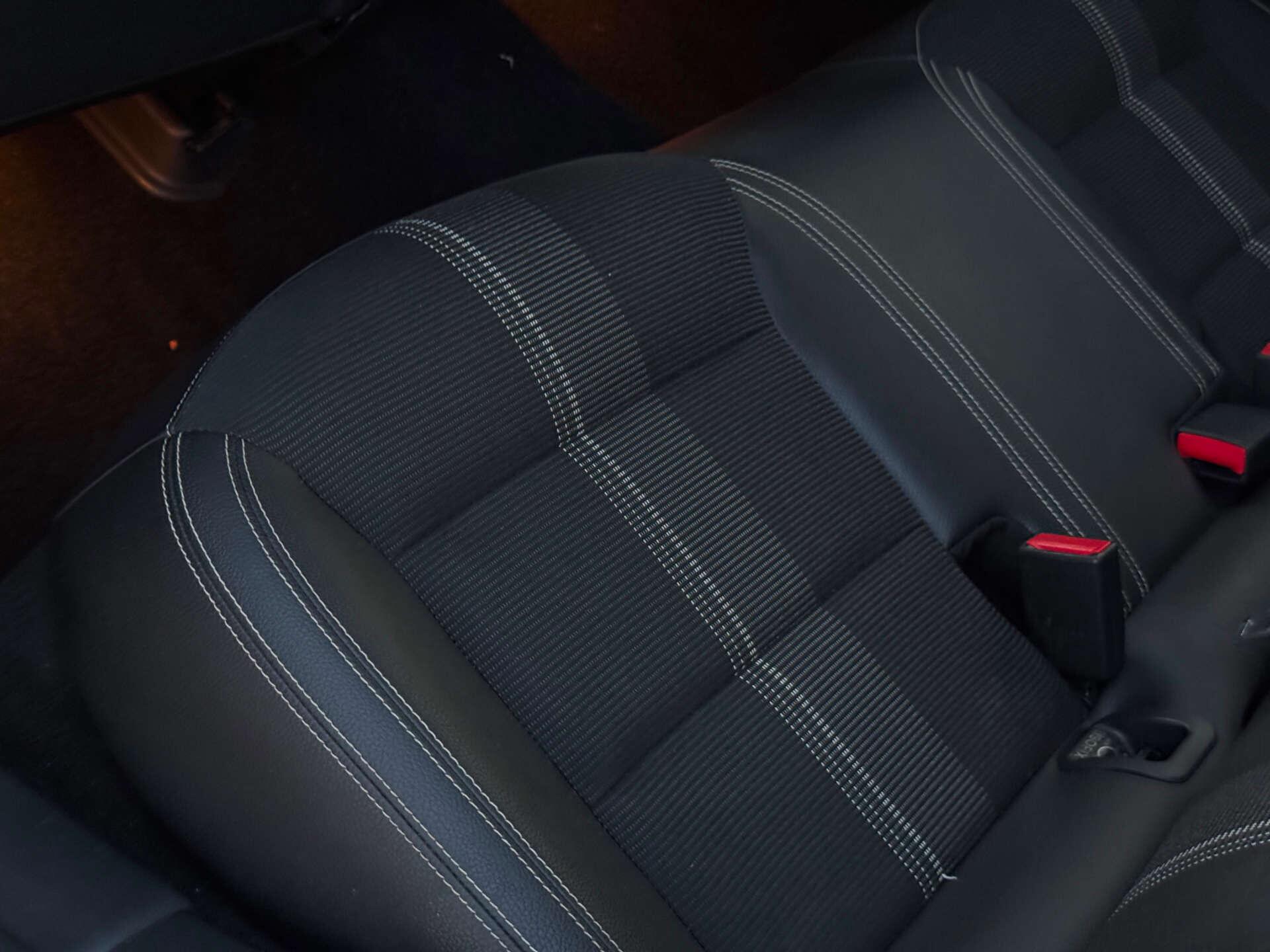 Mercedes-Benz Gla view 37