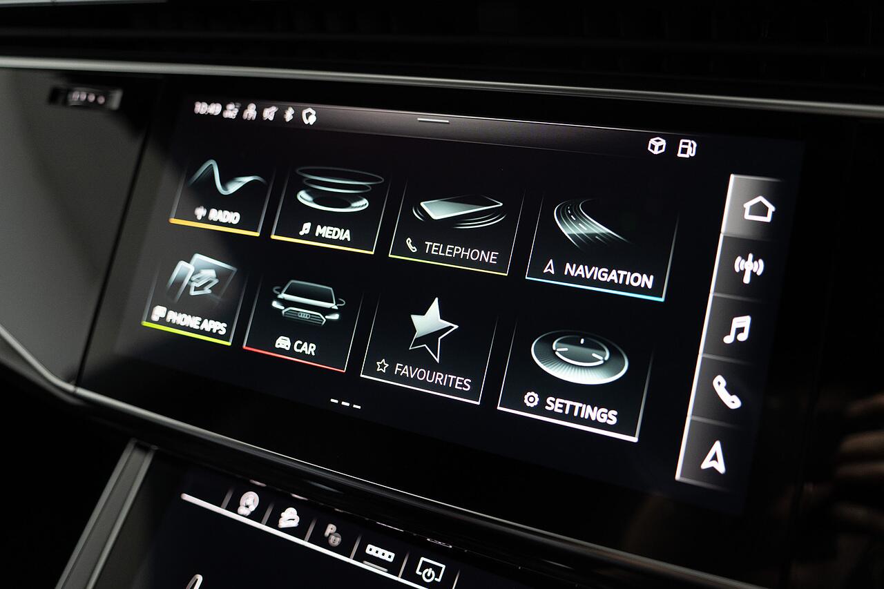 Audi Q7 view 16