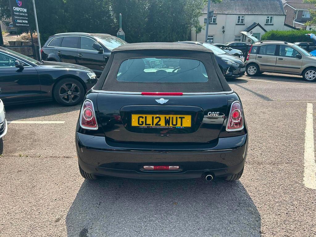 Mini Convertible view 4