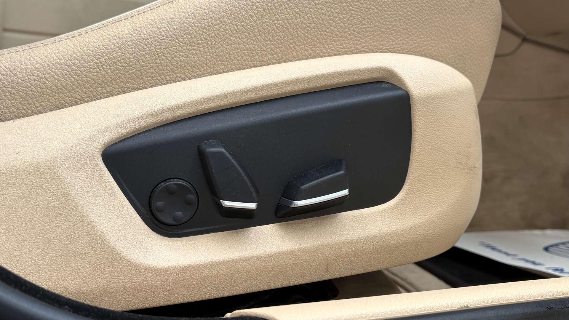 BMW 5 Series view 24
