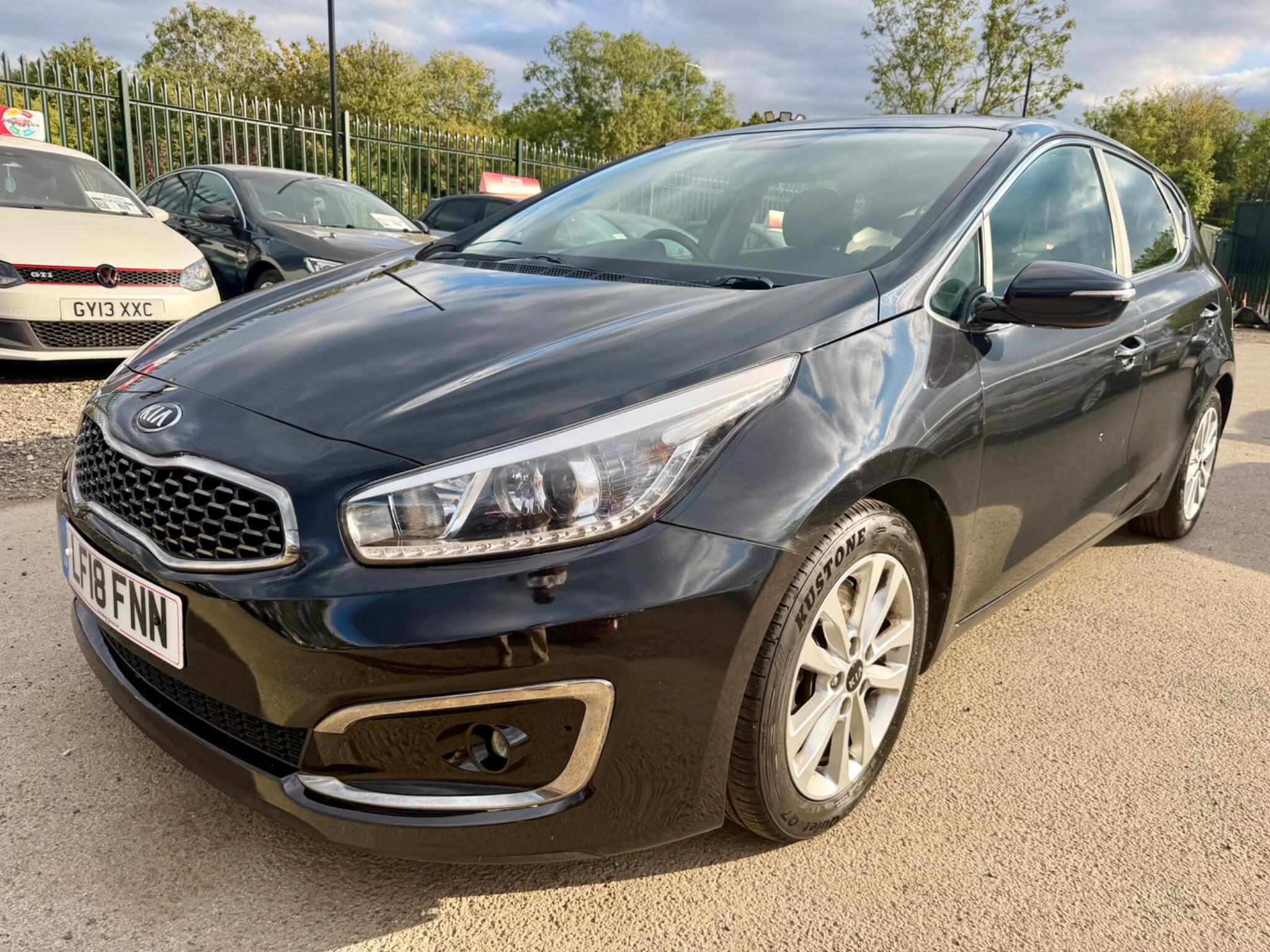 Kia Ceed main image