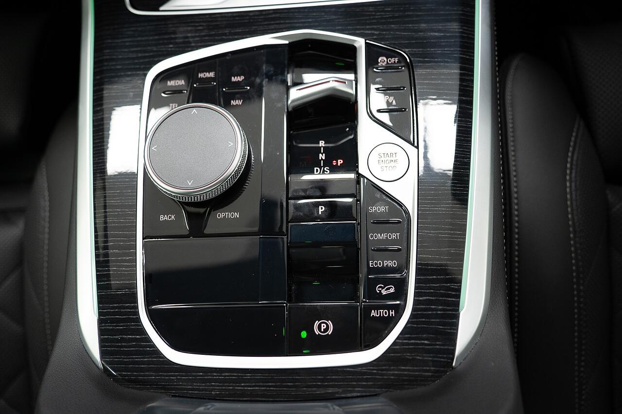 BMW X5 view 15