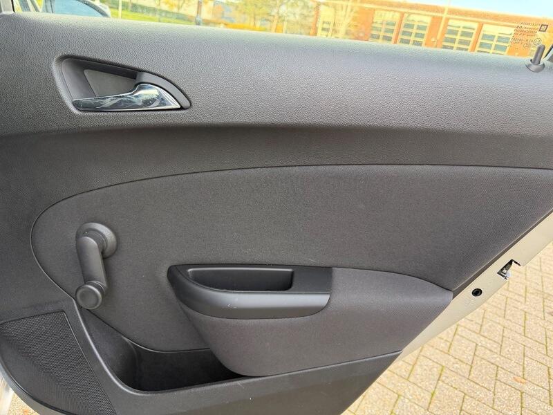 2015 Vauxhall Astra 1.4i SRi Euro 6 5dr • 24,139 miles image 23