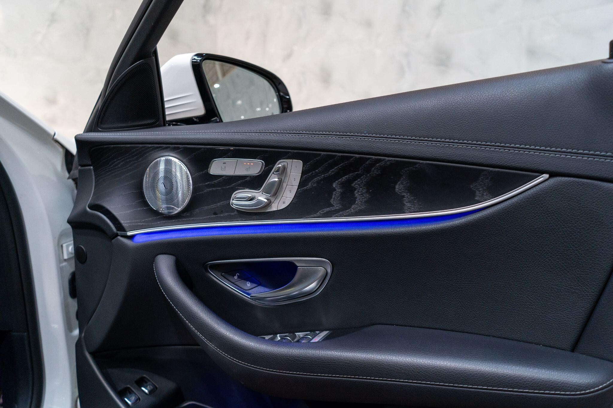 Mercedes-Benz E-Class view 23