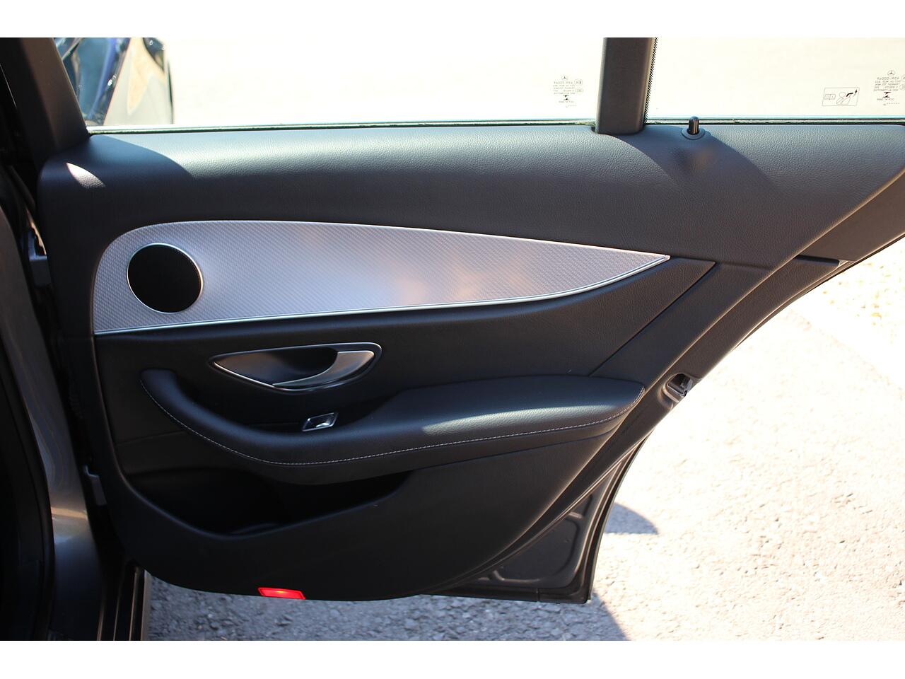 Mercedes-Benz E Class view 35
