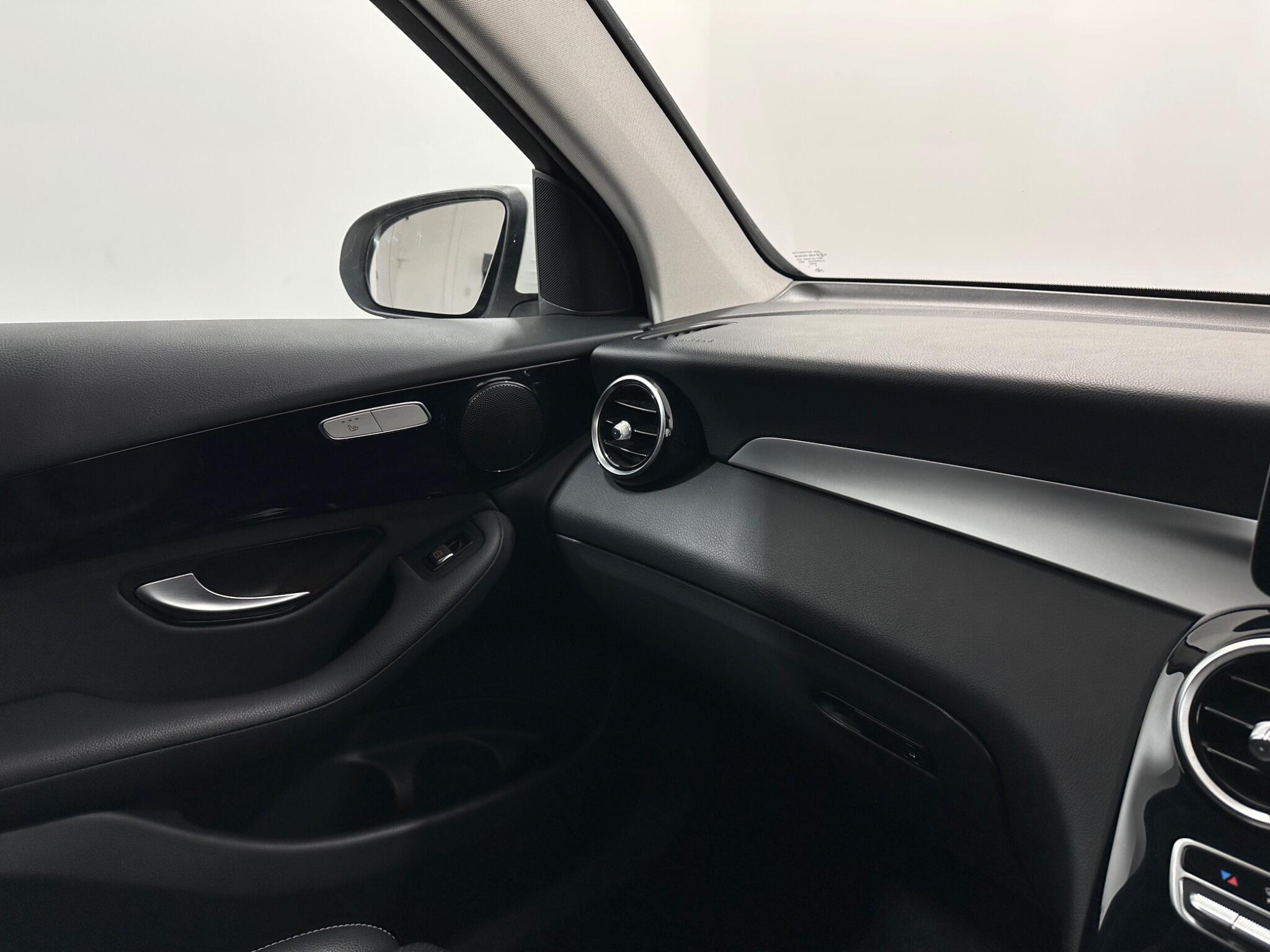 Mercedes-Benz GLC view 27