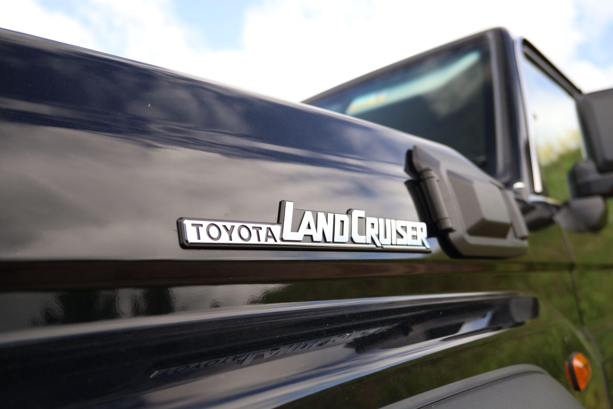 Toyota Land Cruiser view 11