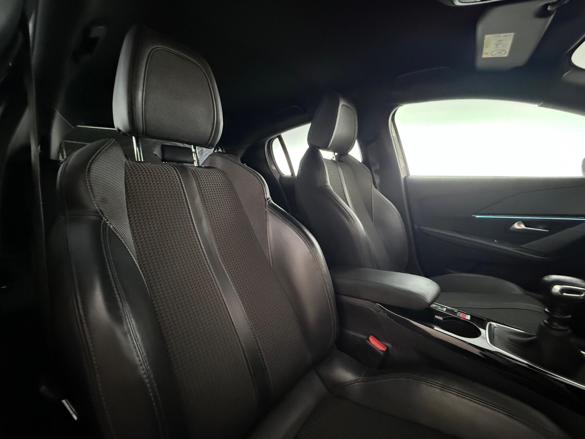 Peugeot 208 view 25
