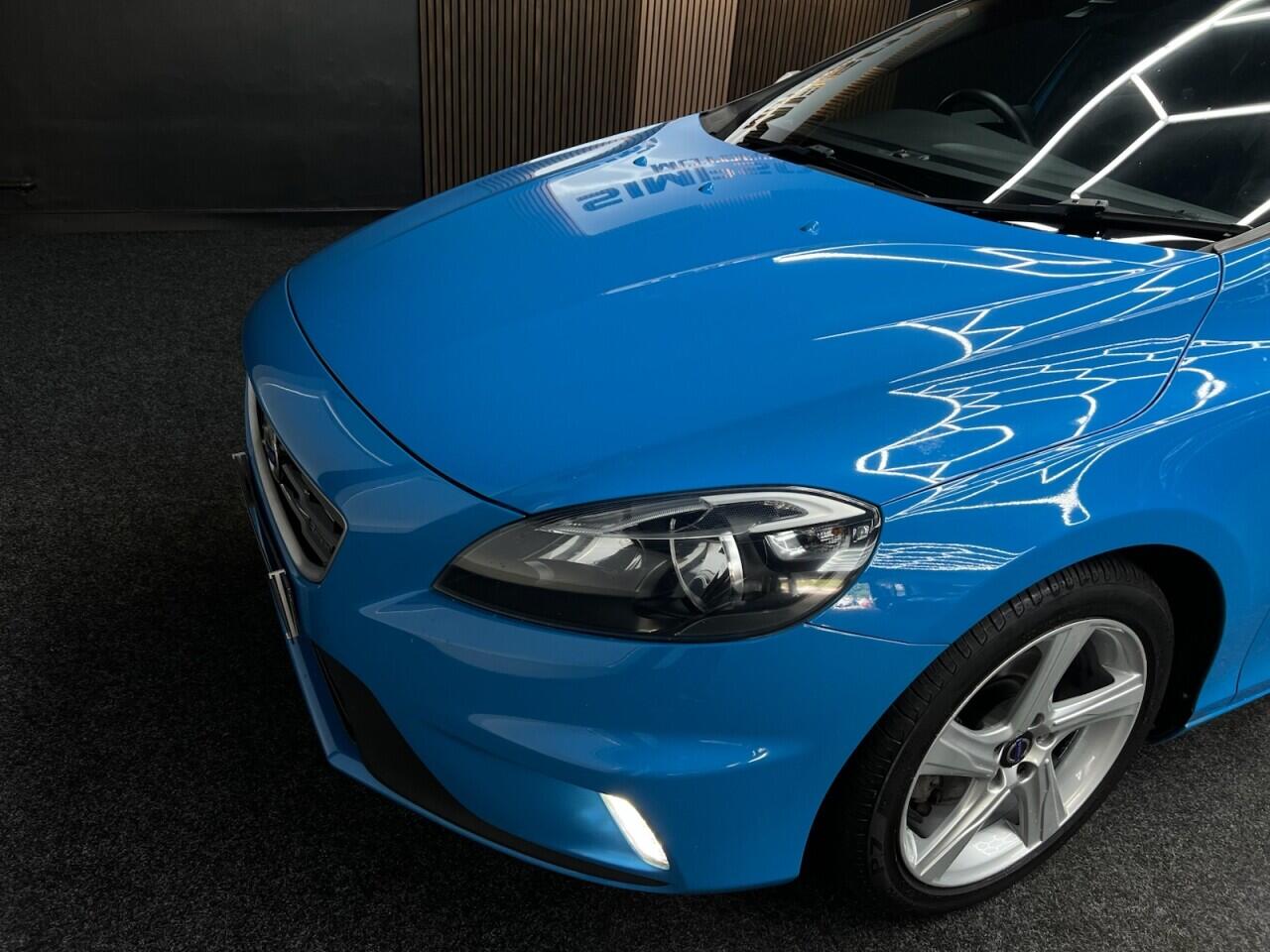 Volvo V40 view 22