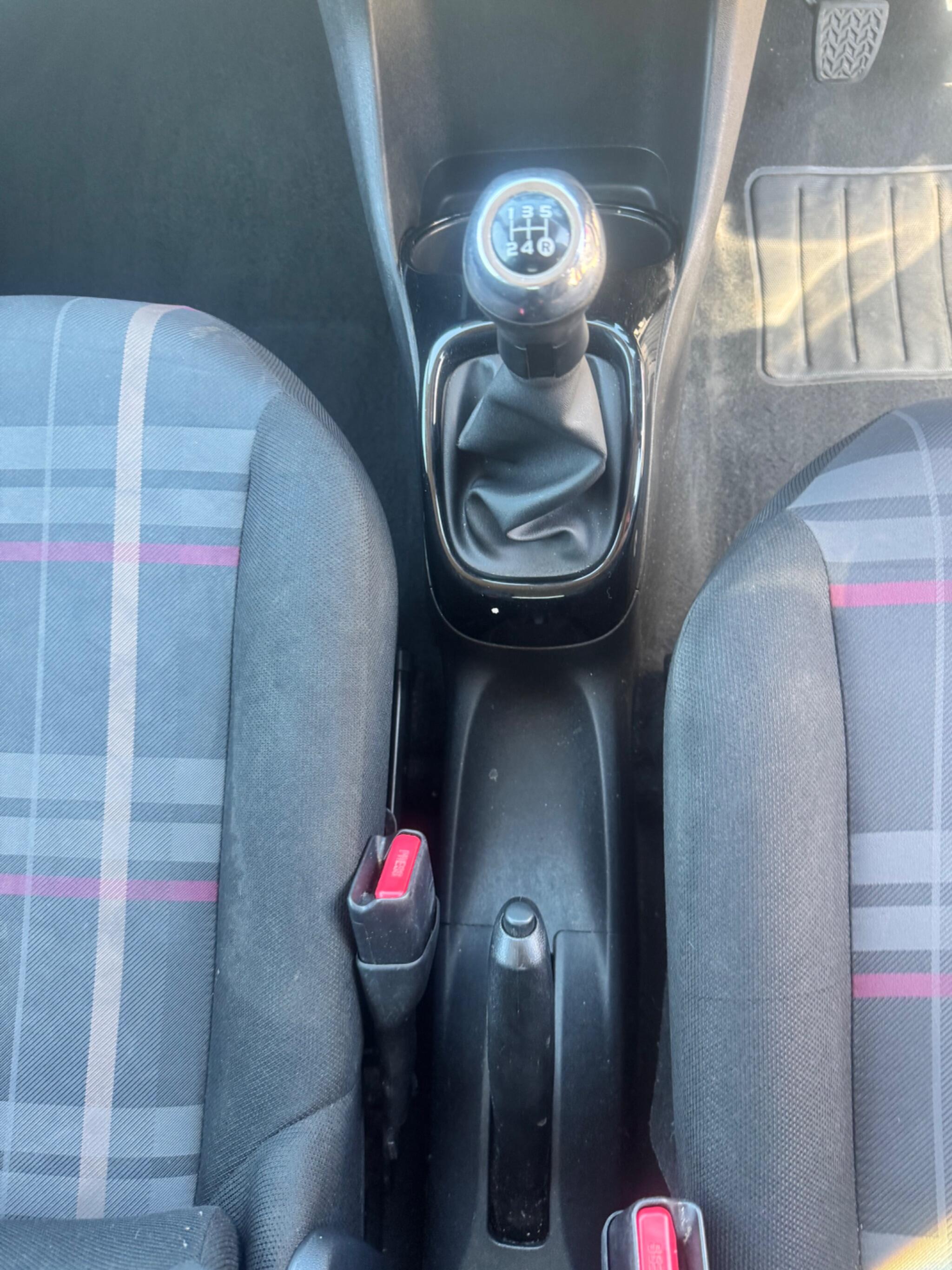 Peugeot 108 view 22
