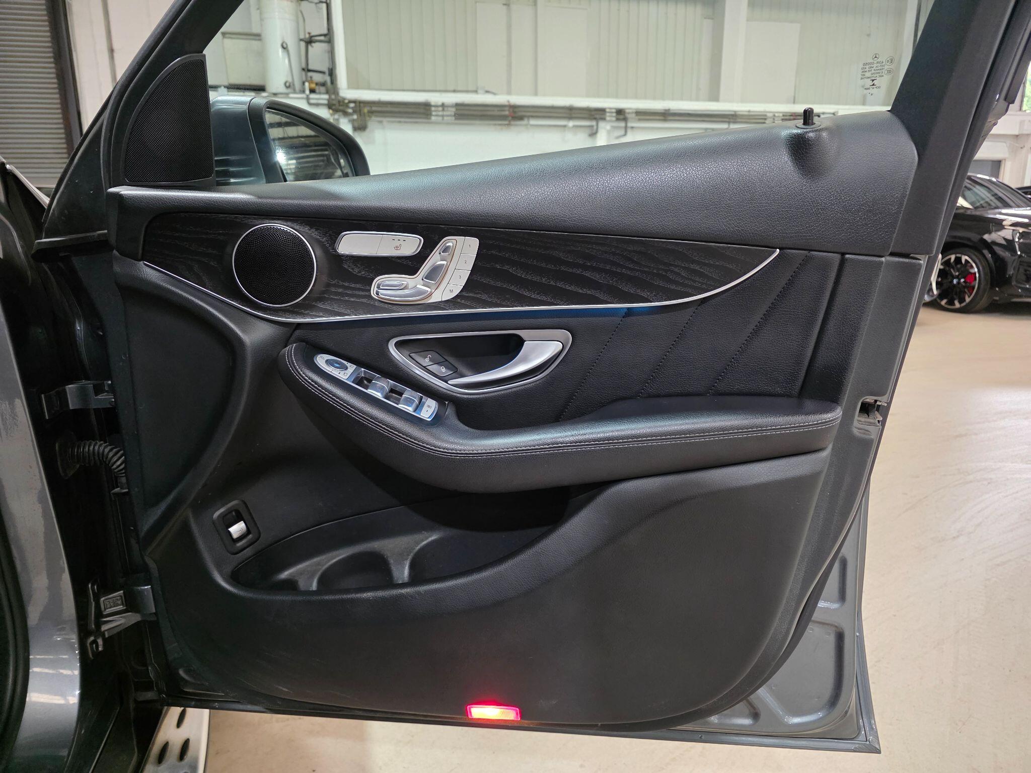 Mercedes-Benz GLC view 12