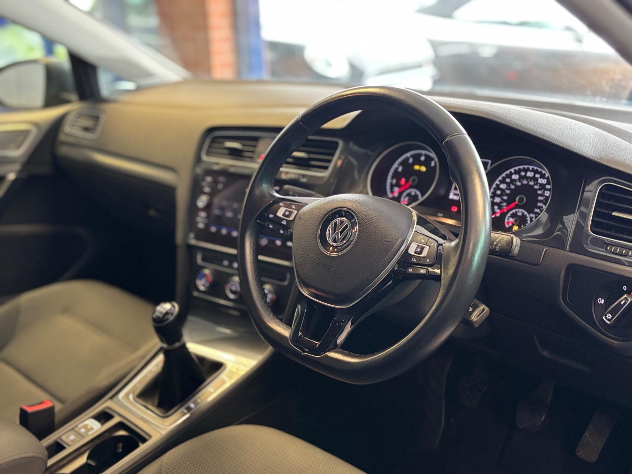 Volkswagen Golf view 21