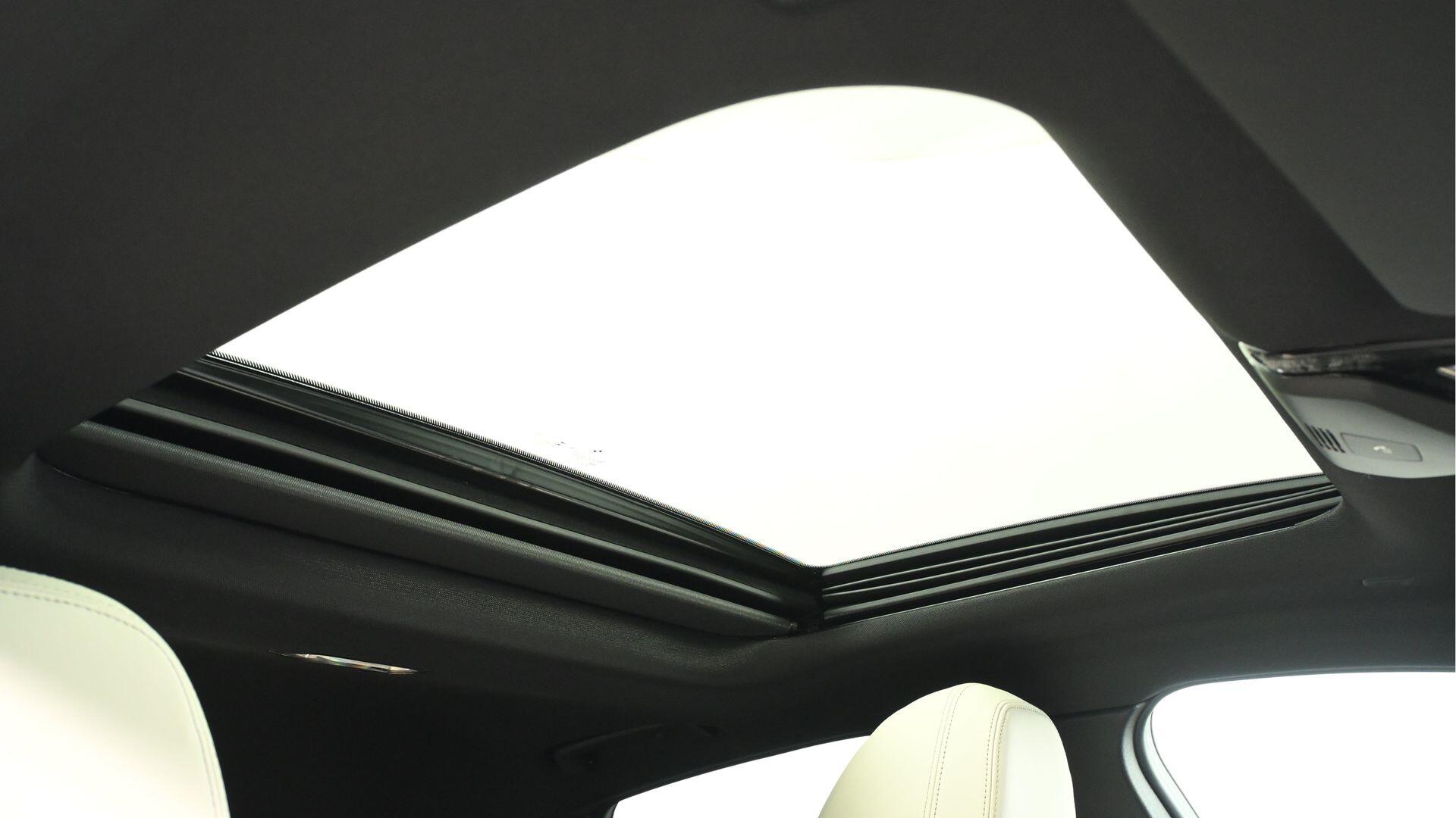 BMW i4 view 21