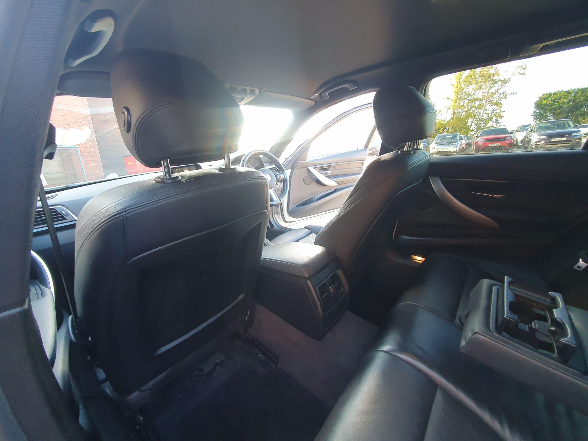 BMW 3 Series view 24