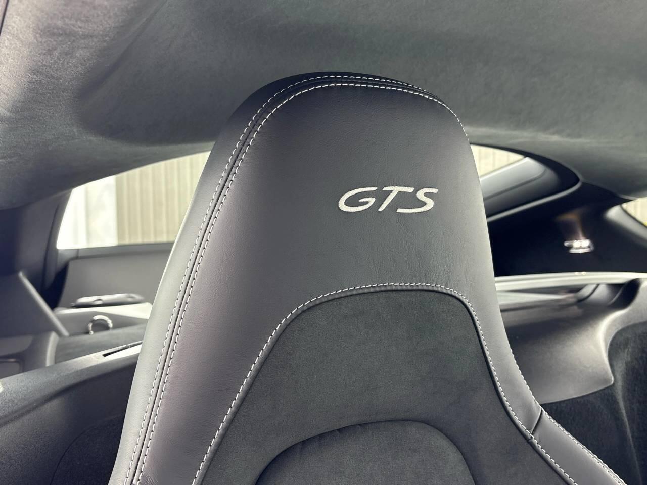 Porsche Cayman view 30