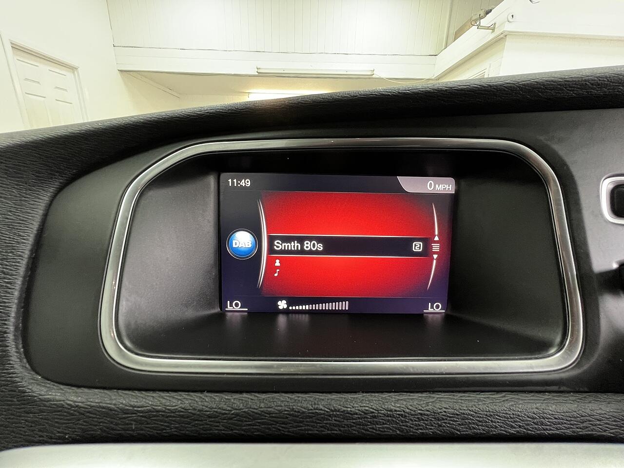 Volvo V40 view 11