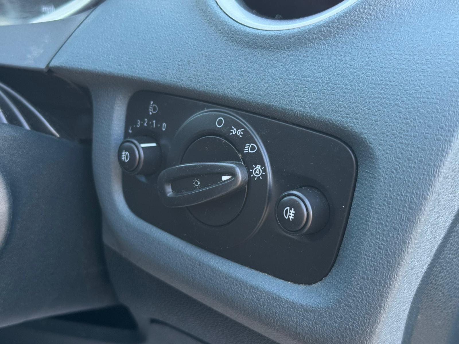 2009 Ford Fiesta image 13