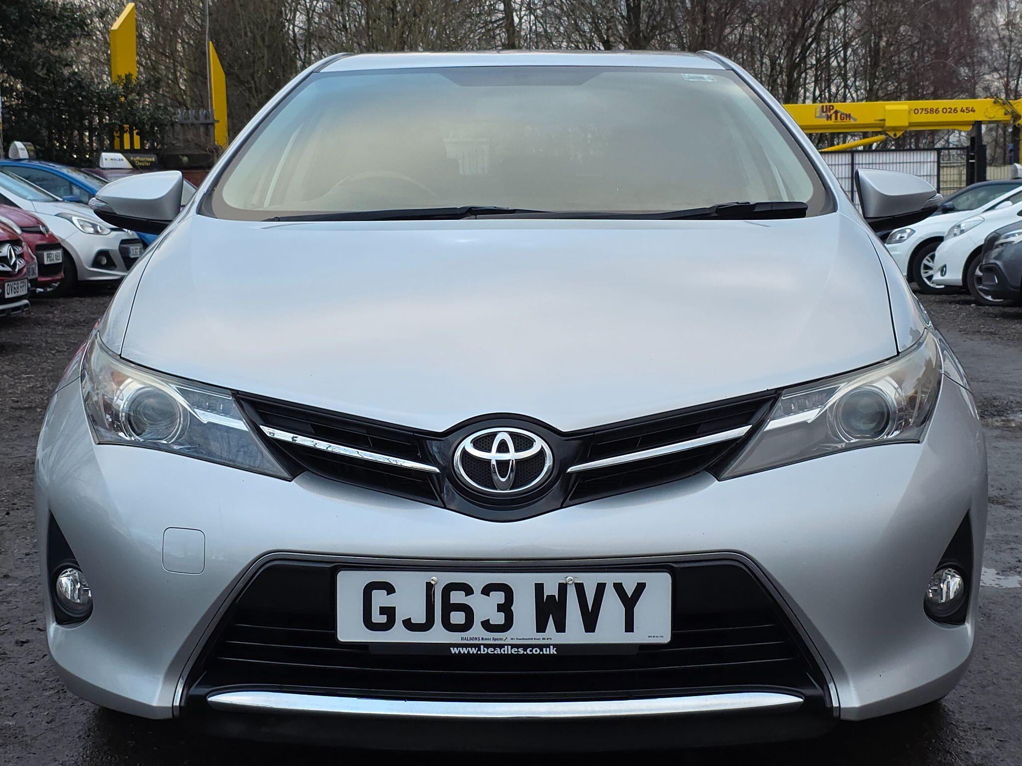 2013 Toyota Auris image 2