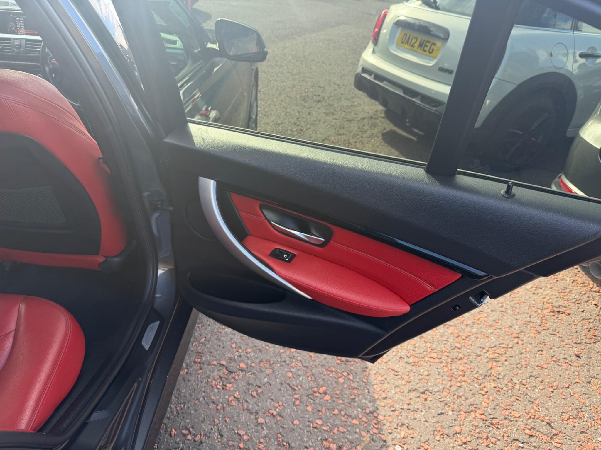 BMW 3 Series view 14