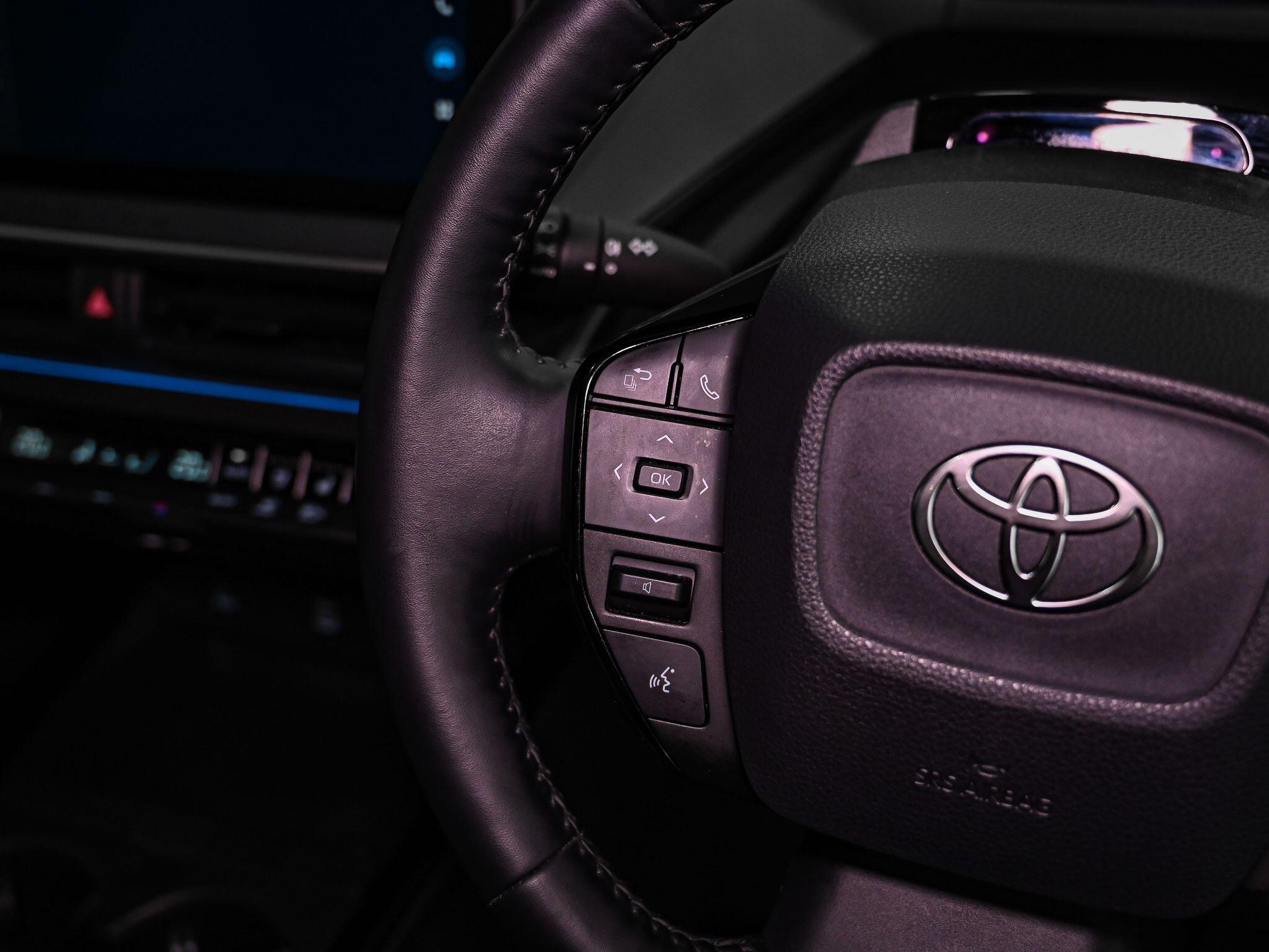 Toyota Prius view 8