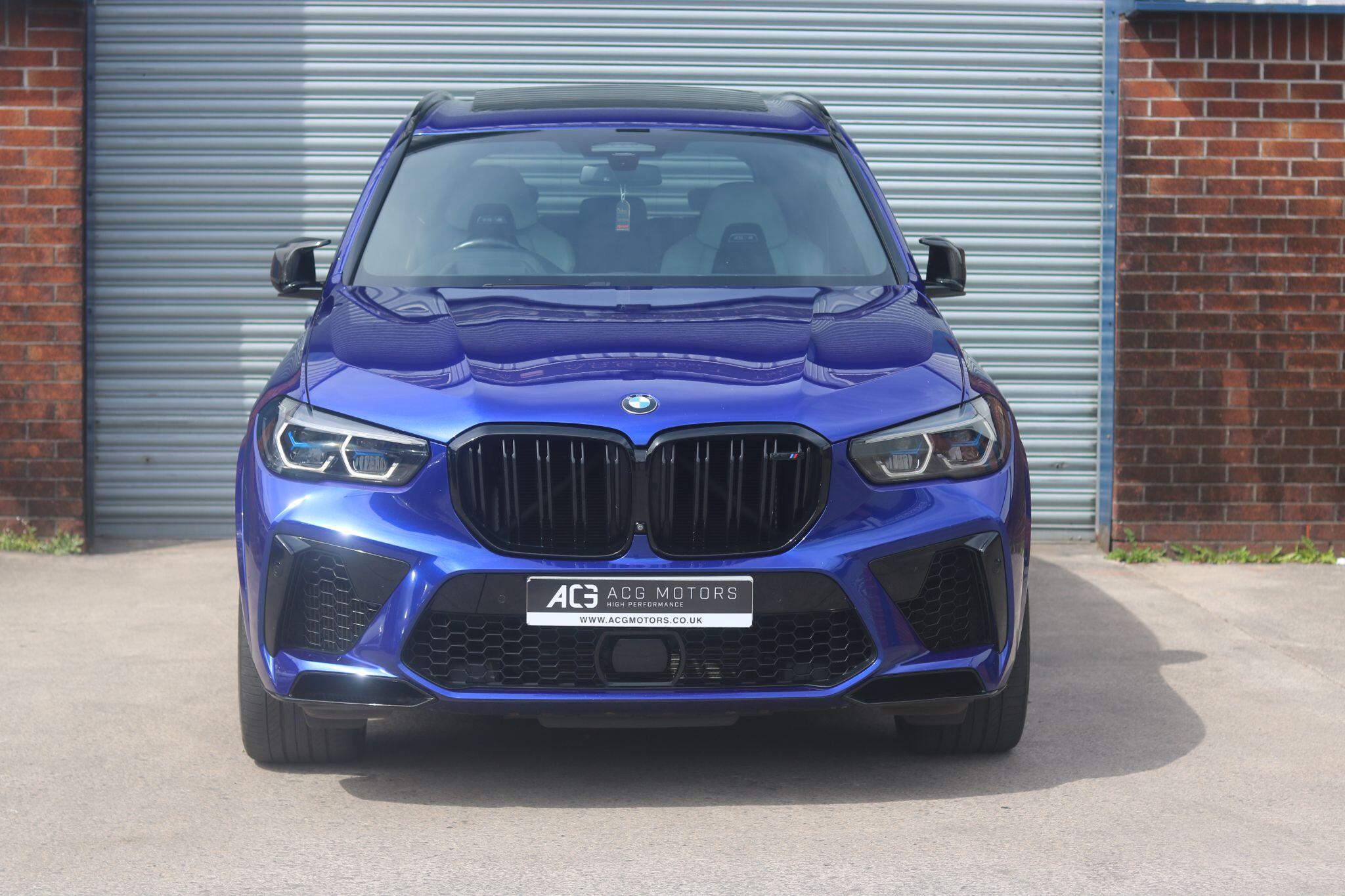 BMW X5 M view 3