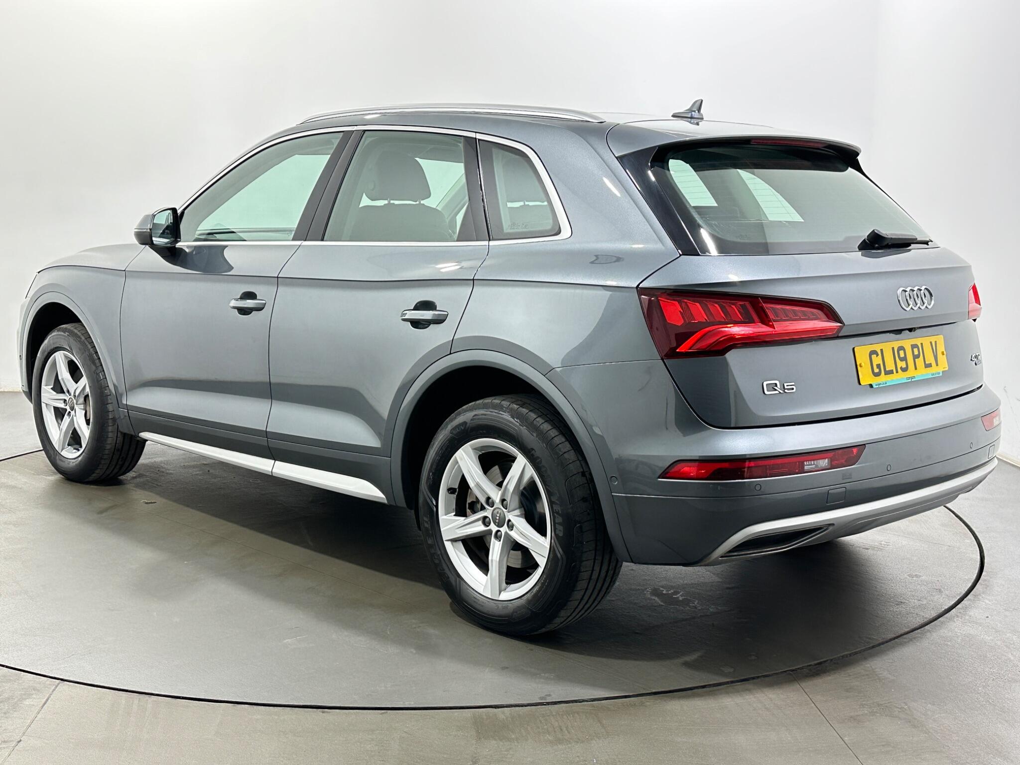 Audi Q5 view 6