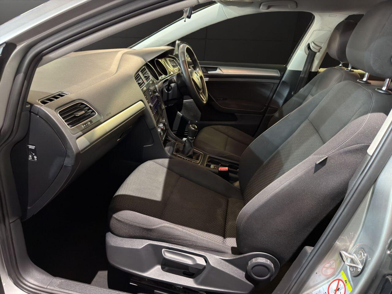 Volkswagen Golf view 13