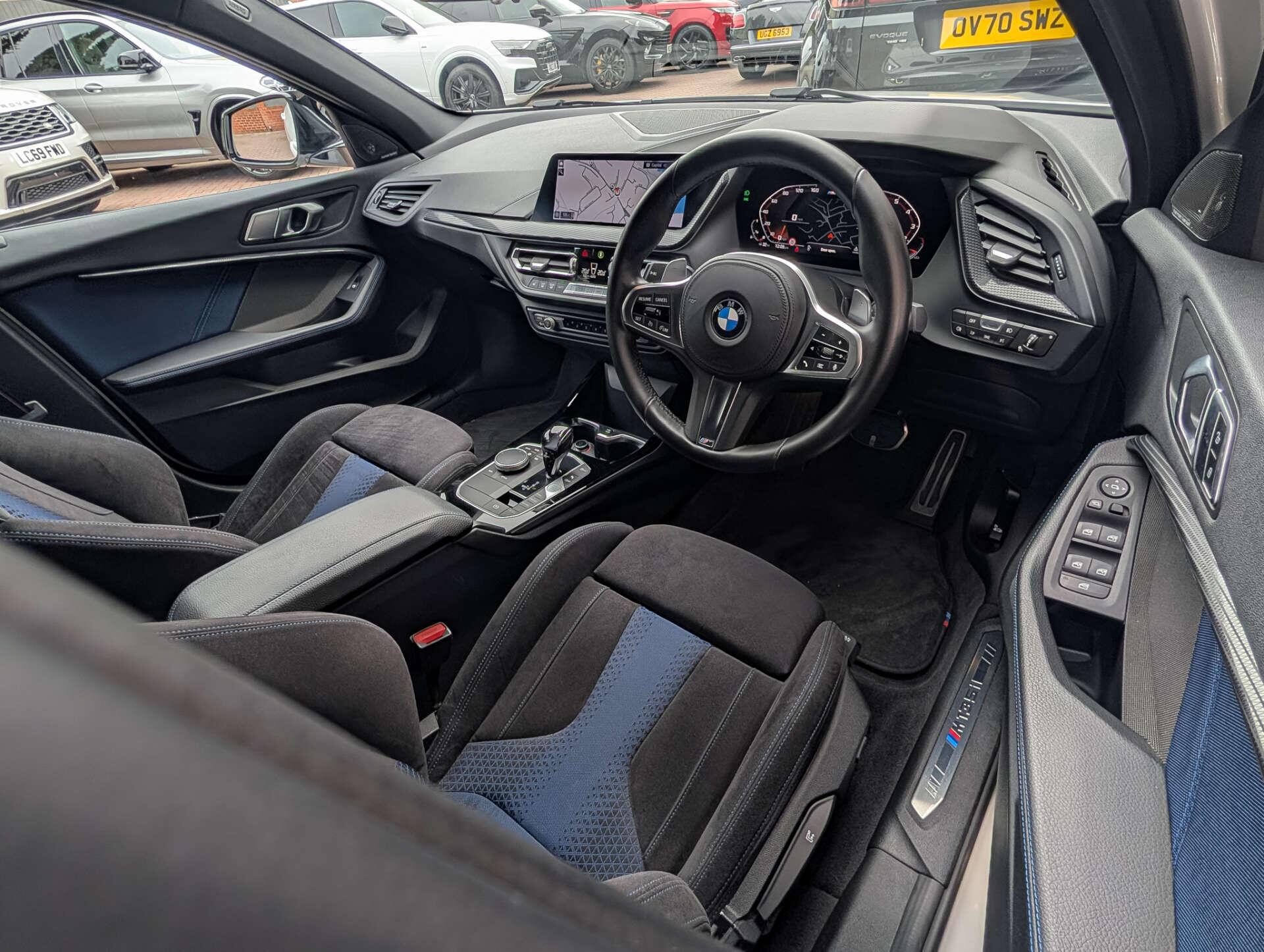 BMW 1 Series view 22