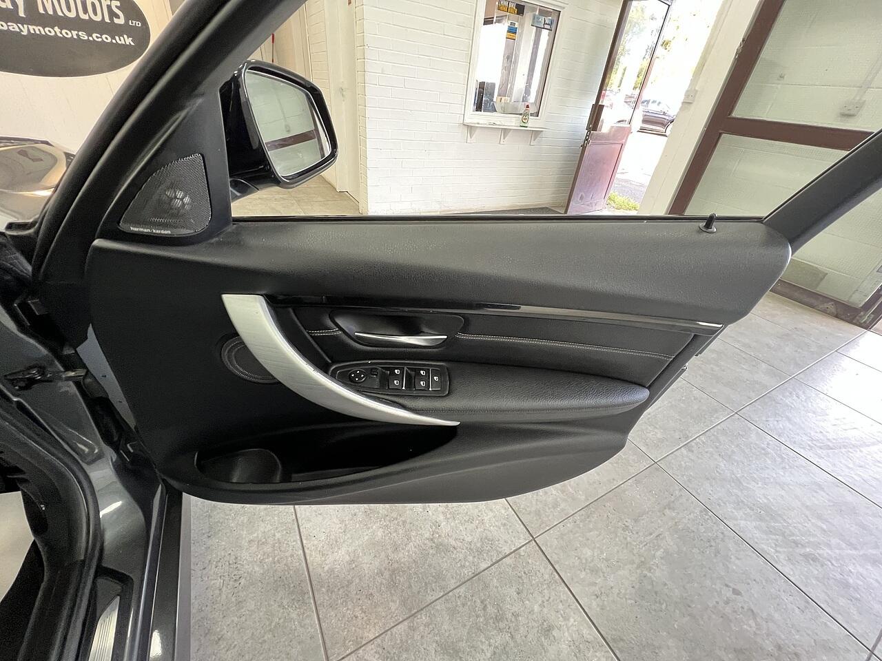 BMW 3 Series view 13