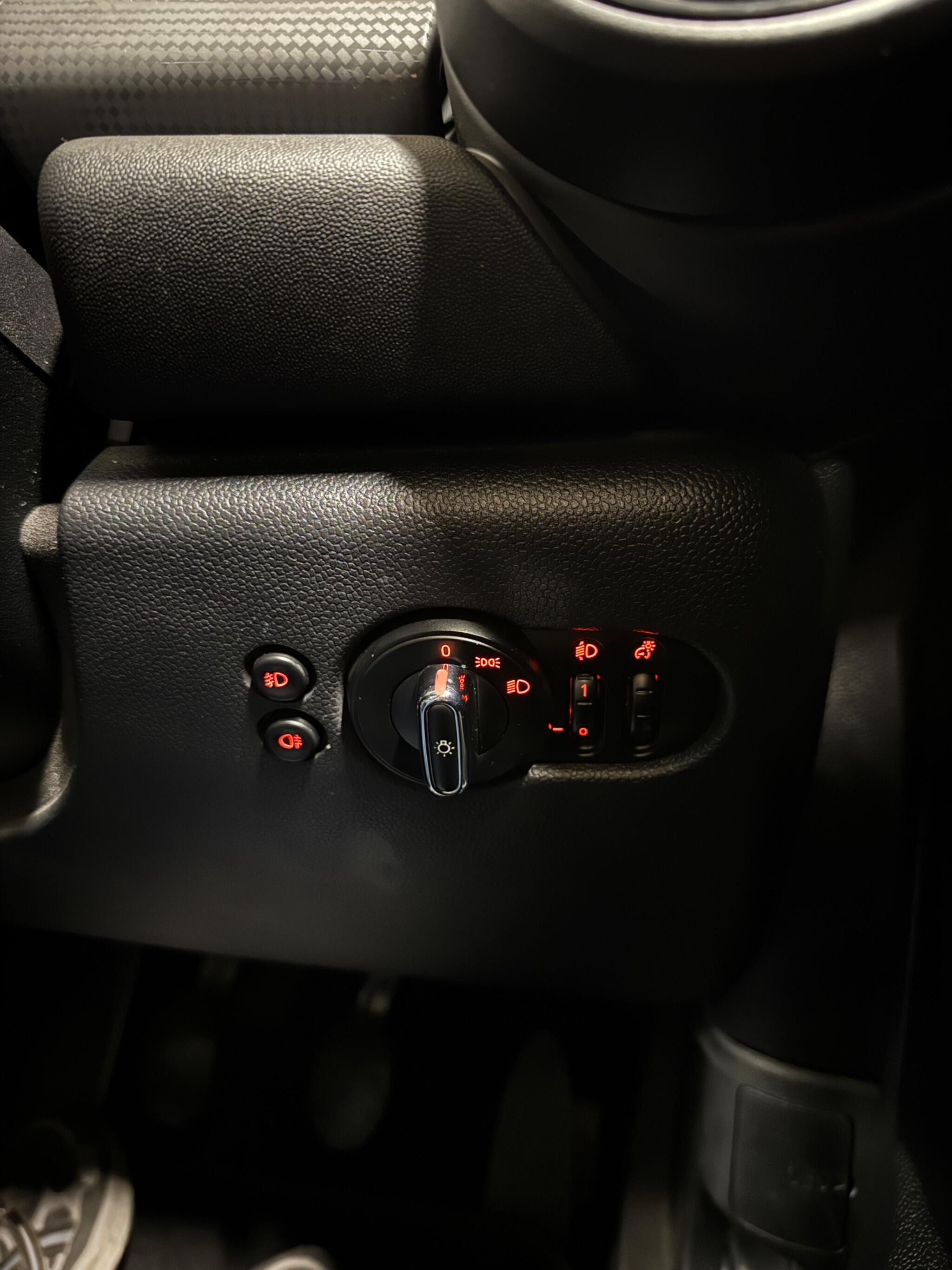 Mini Hatch view 23