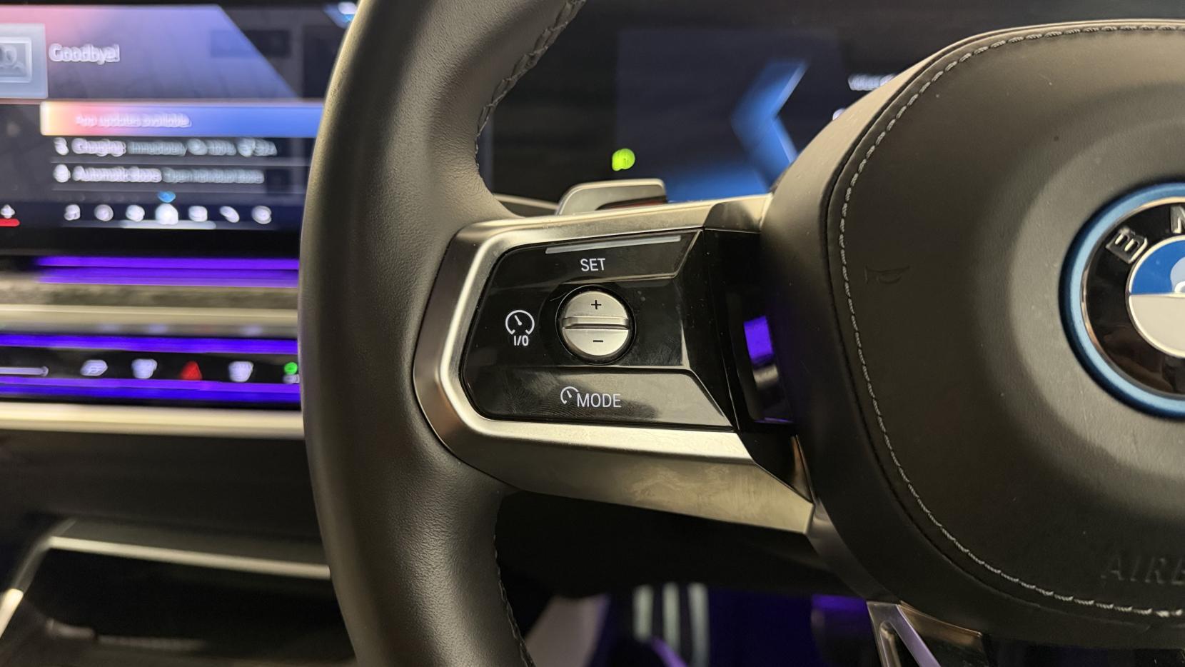 BMW i7 view 24