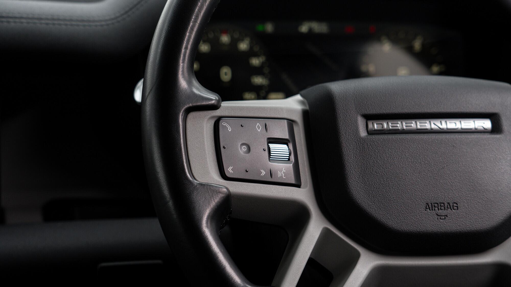 Land Rover Defender 110 view 42