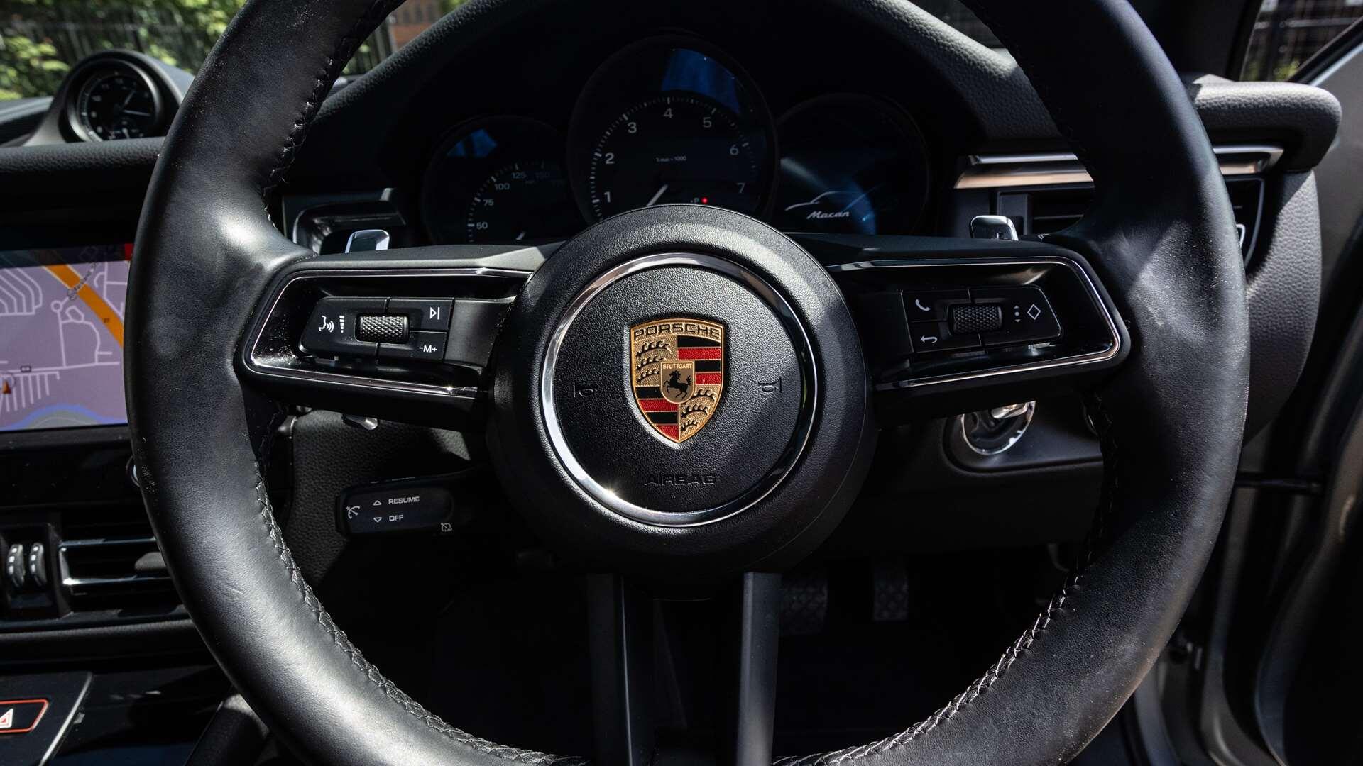 Porsche Macan view 18