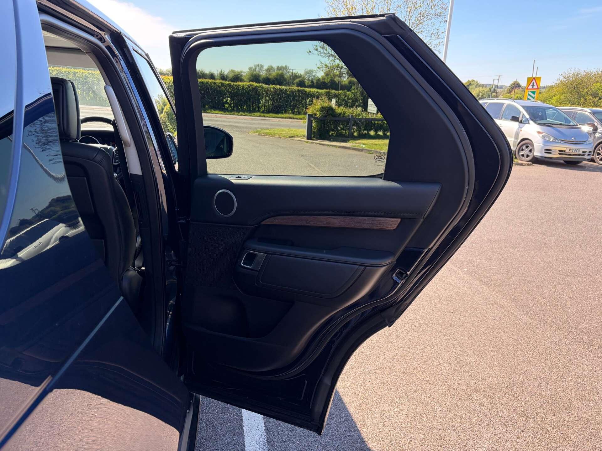 Land Rover Discovery 3 view 34
