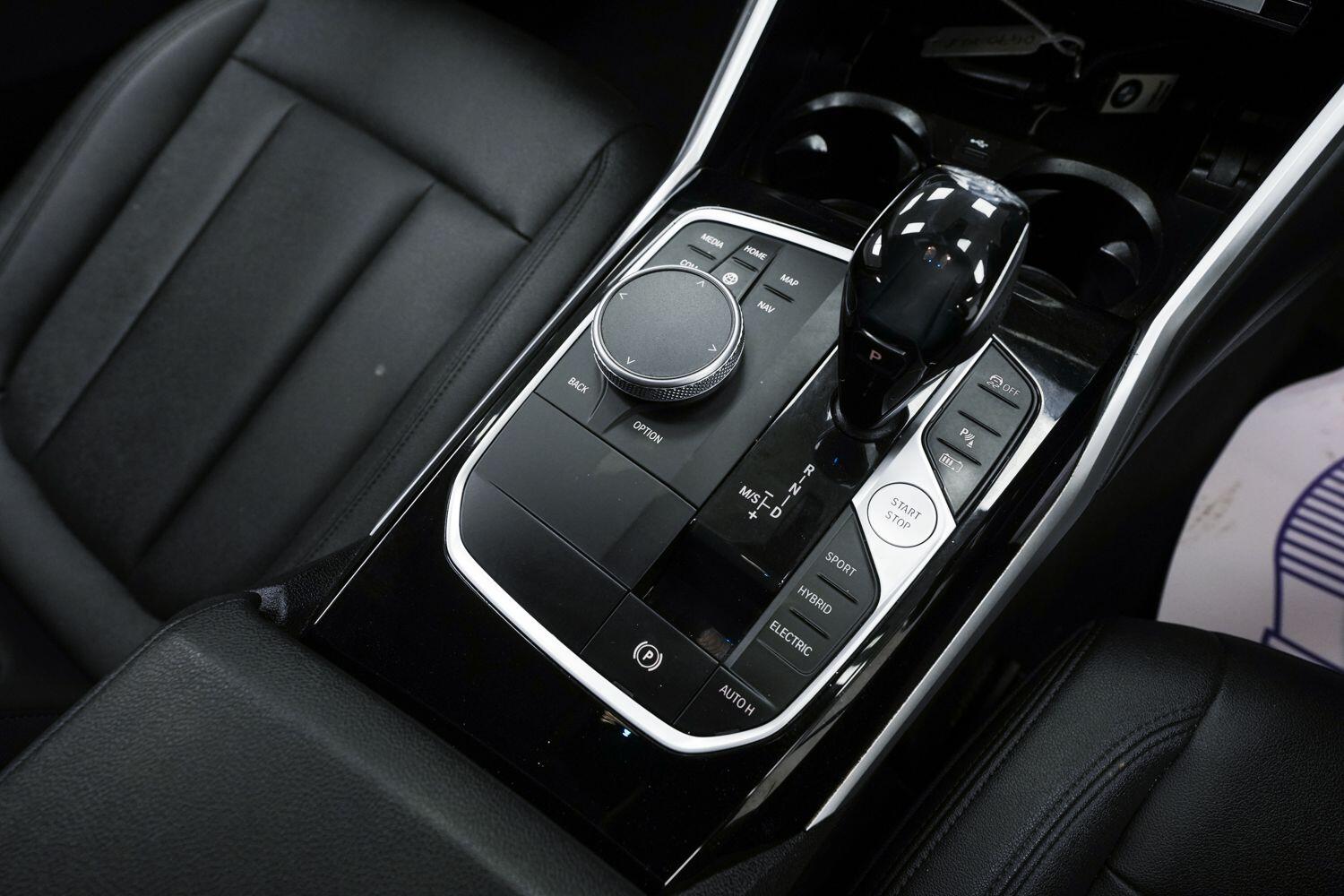 BMW 3 Series view 18