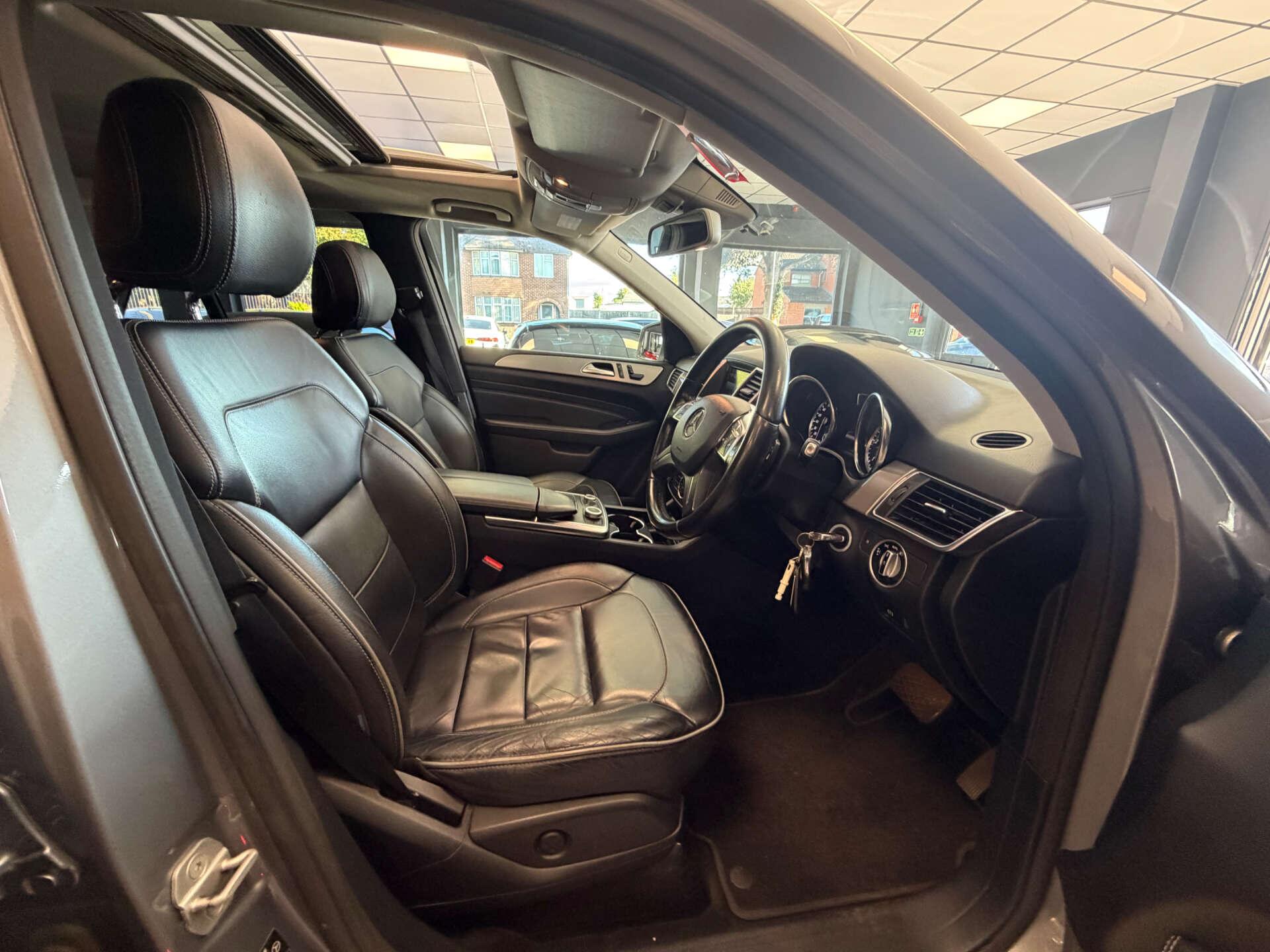 Mercedes-Benz M-Class view 11