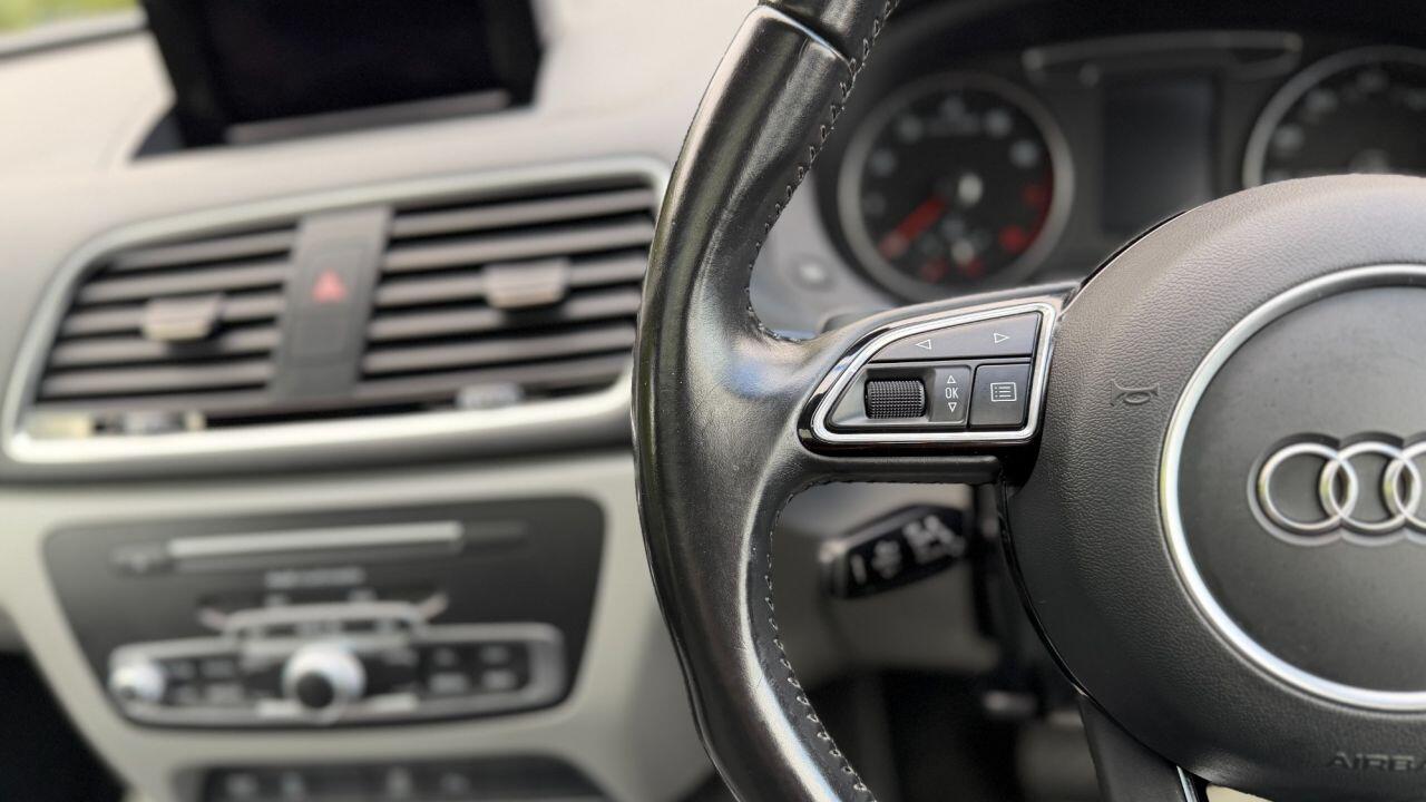Audi Q3 view 28