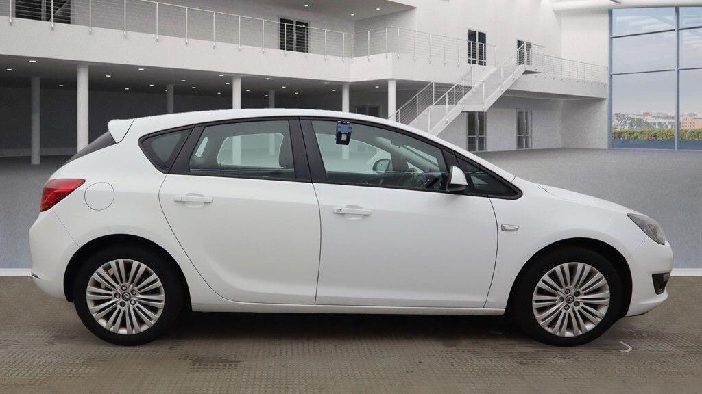 Vauxhall Astra view 4