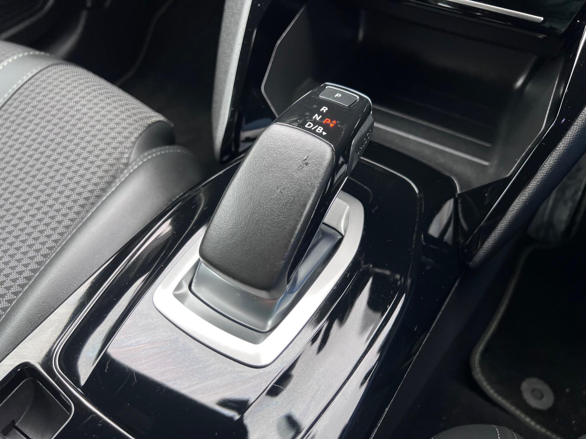 Peugeot E-208 view 19