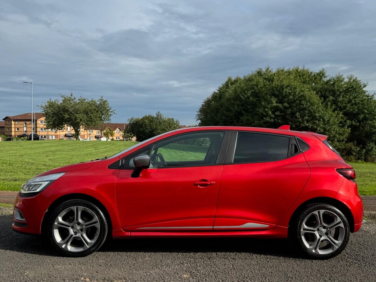 Renault Clio view 2
