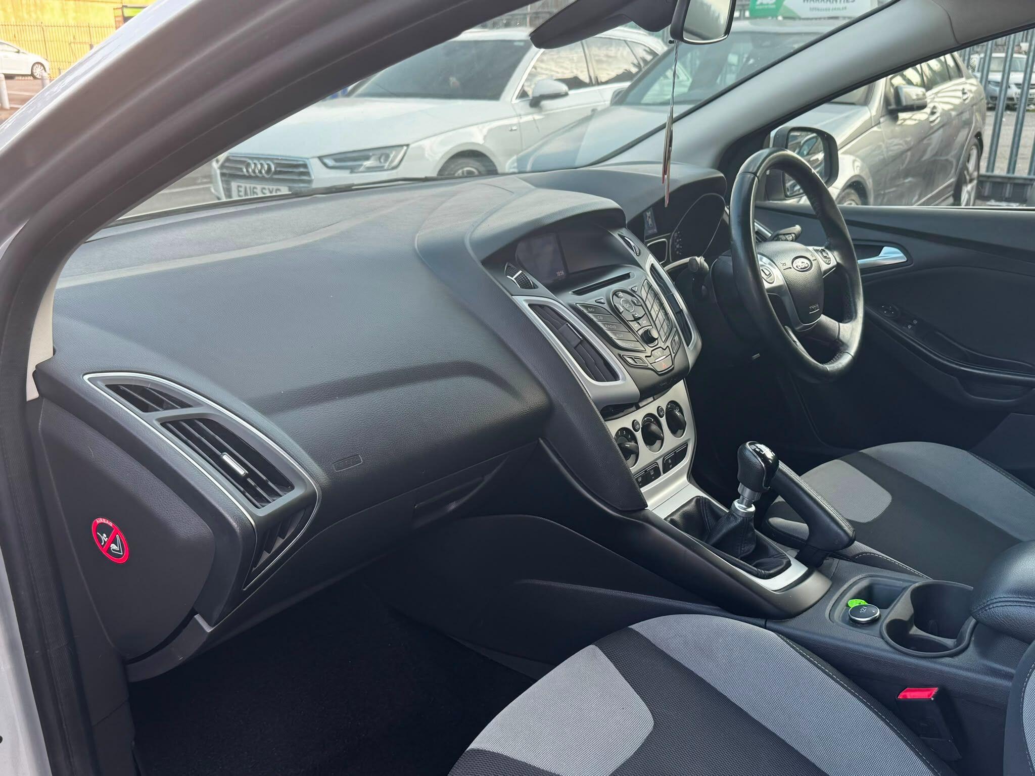 Ford Focus view 17