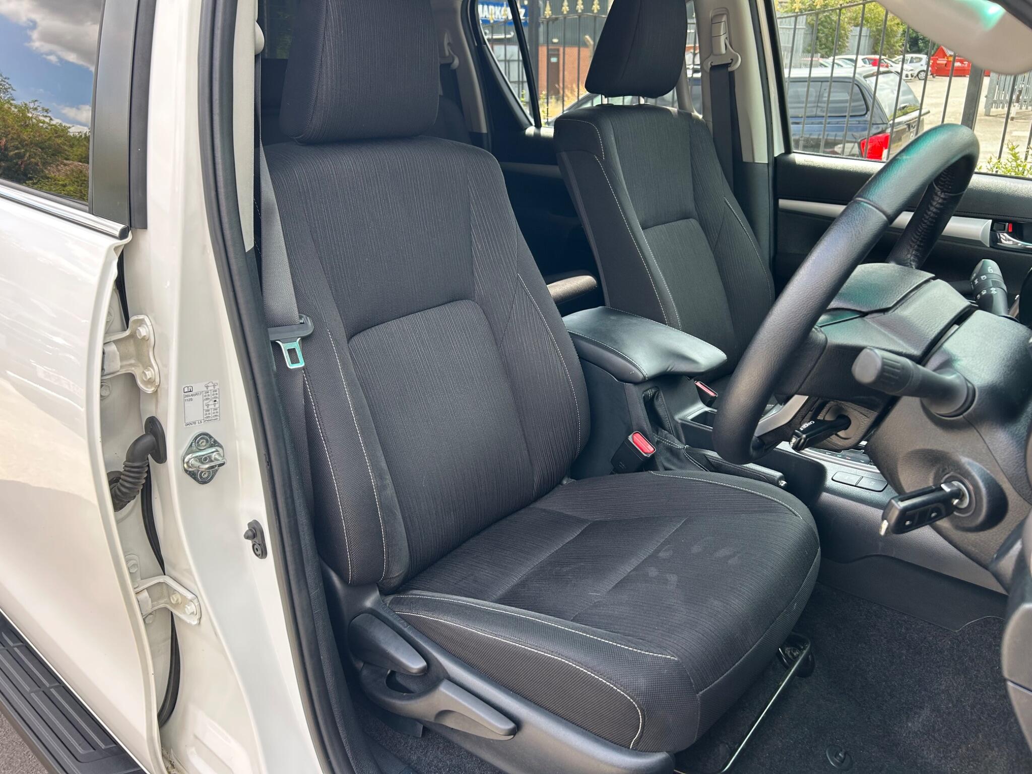 Toyota Hilux view 12