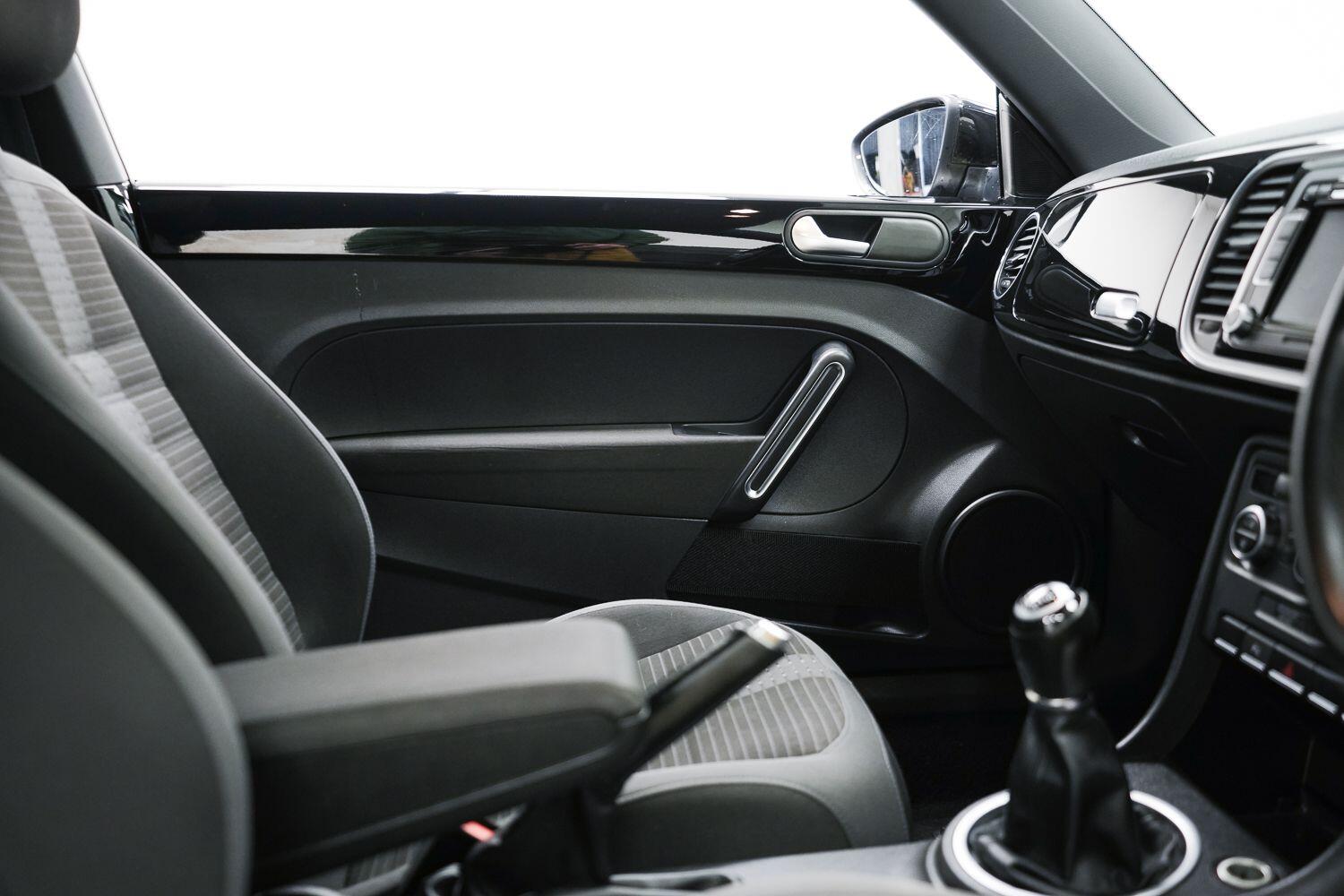 Volkswagen Beetle view 18
