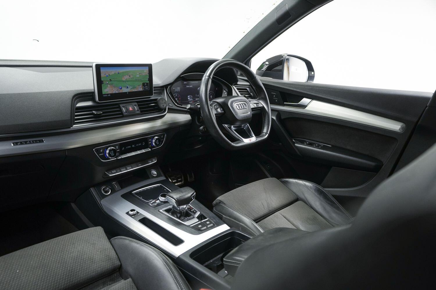 Audi Q5 view 25
