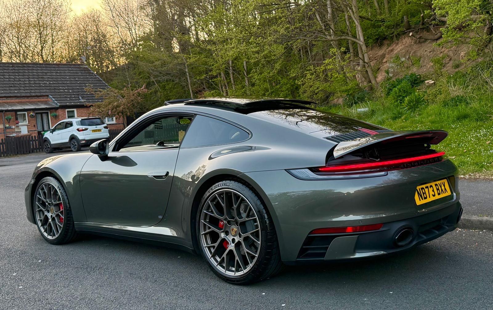 Porsche 911 view 90